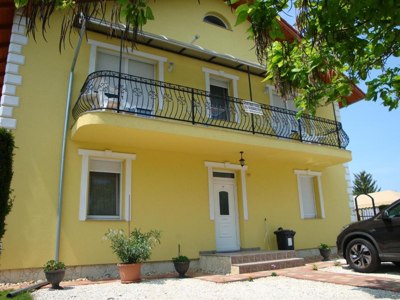 Bük Yellow Apartmanhaz מראה חיצוני תמונה